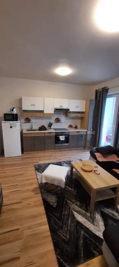 Appartement Evelin à Dunajská Streda Extérieur photo